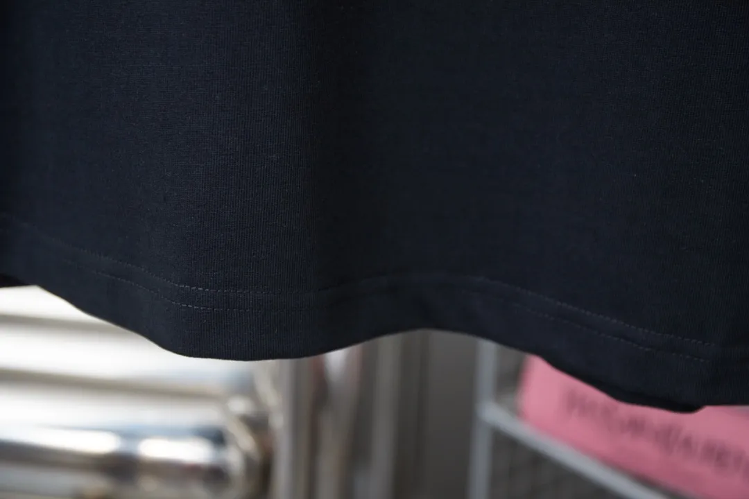 🅿️200 Chrome Hearte 25SS early spring new style Thick version of flocked rhinestone short sleeves Light luxury A must-have item for daily commuting for men and women Correct version Welcome to compare Detailed features · 280g 100% pure cotton double yarn jersey fabric · Custom dyed in the same vat with special thickening 32 pieces of double-strand 1X1 thread · Three-dimensional flocking cross pattern ➕Thick version of wow glue ➕Imported Australian matte pearl diamonds · Double-needle sewing and cross-seam technology · Original main mark, washed tag, brand moisture-proof paper packaging Color: black/white/sky blue/burgundy Size: S/M/L/XL